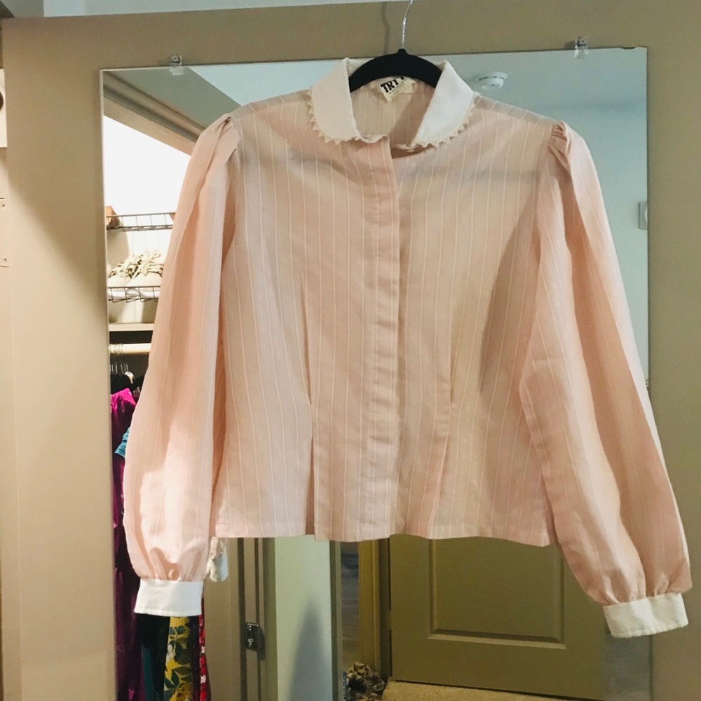 Beautiful vintage long sleeved shirt